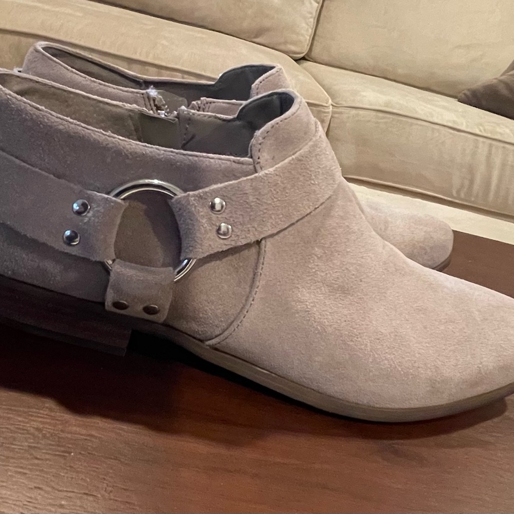 Fergie Bootie 8.5 - Picture 5 of 9